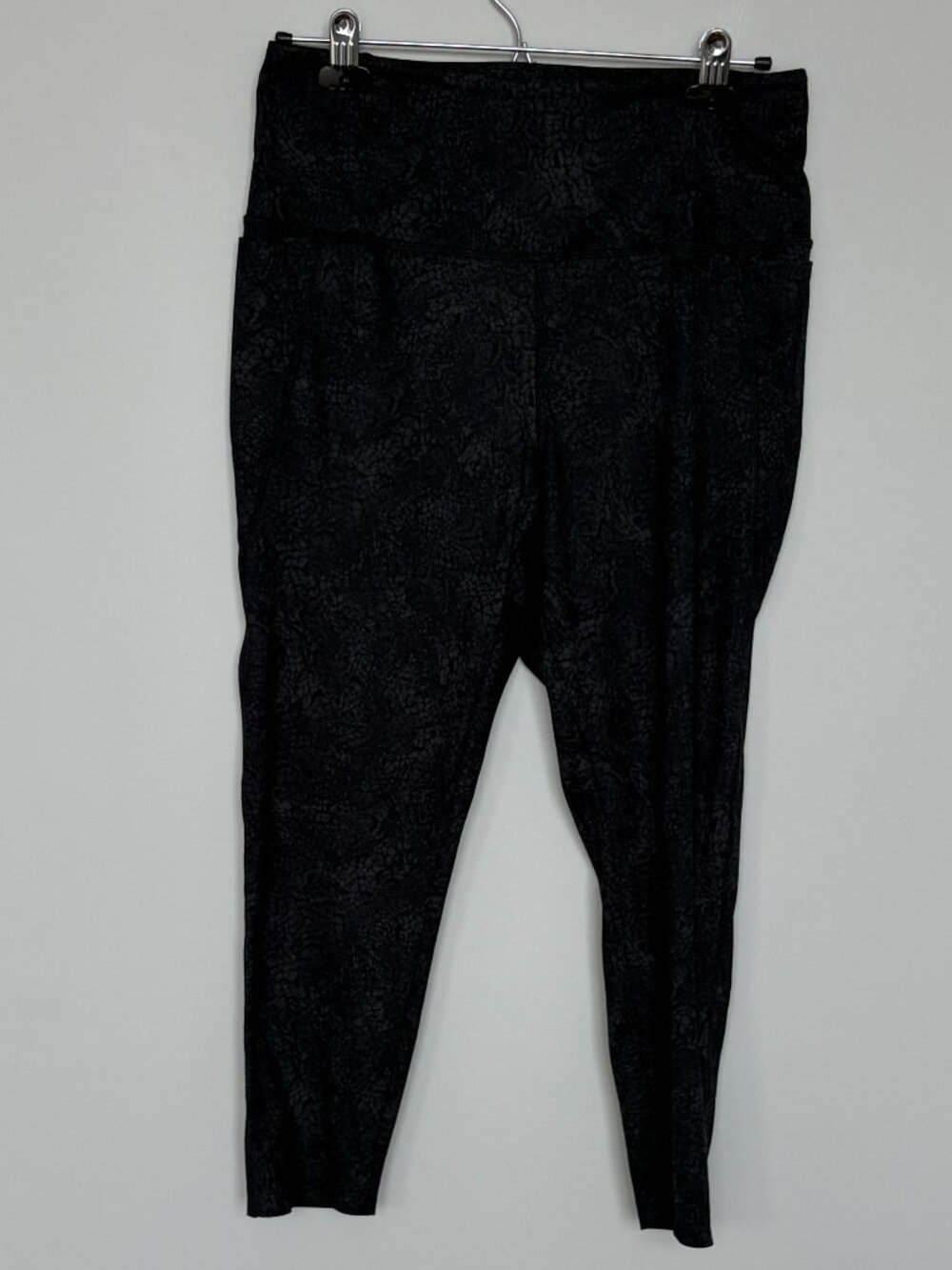 Danskin Gray/Black Snakeskin Print Leggings L